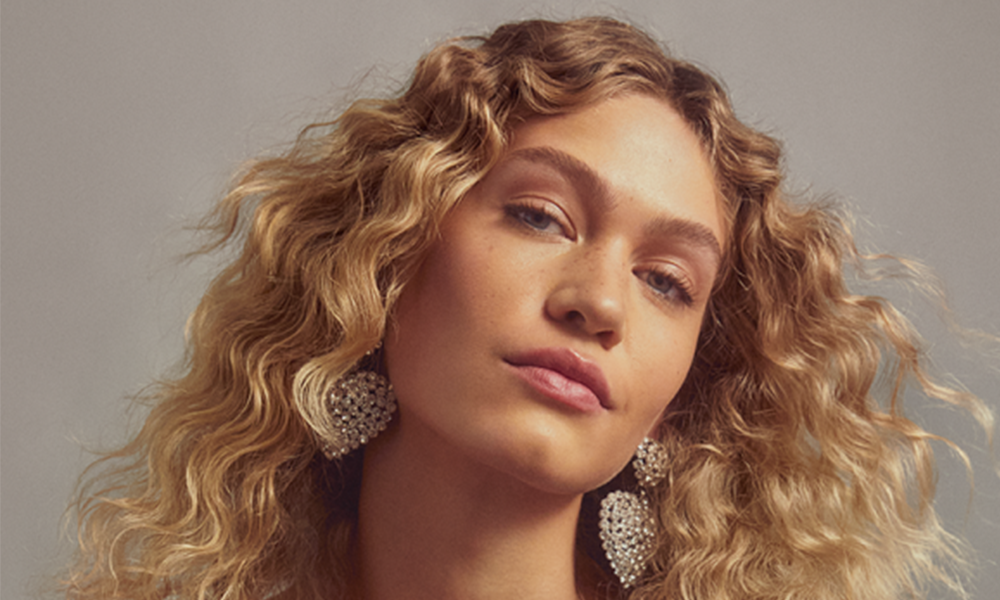 How to style curly hair