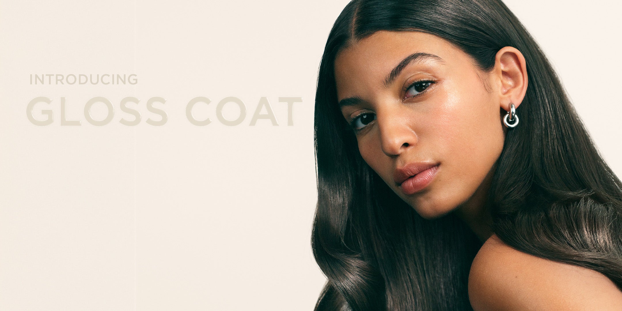 Model with glossy hair and textIntroducing Maria Nila Gloss Coat